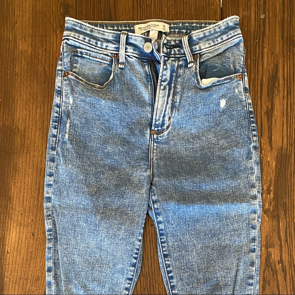 Abercrombie super skinny ankle jeans. 0S/ 25